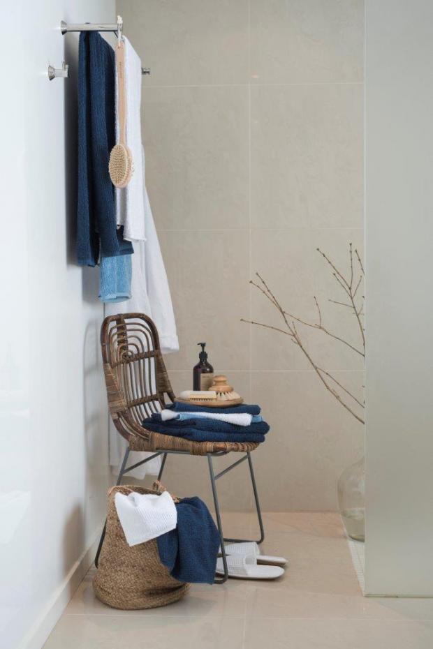 Serviette de bain Stripe ponge - Bleu medium 65x130 cm