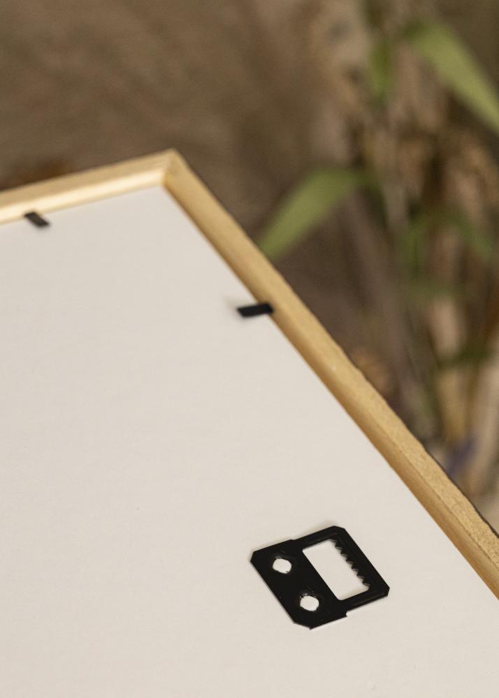 Cadre Edsbyn Noyer 35x50 cm - Passe-partout Noir 24x30 cm