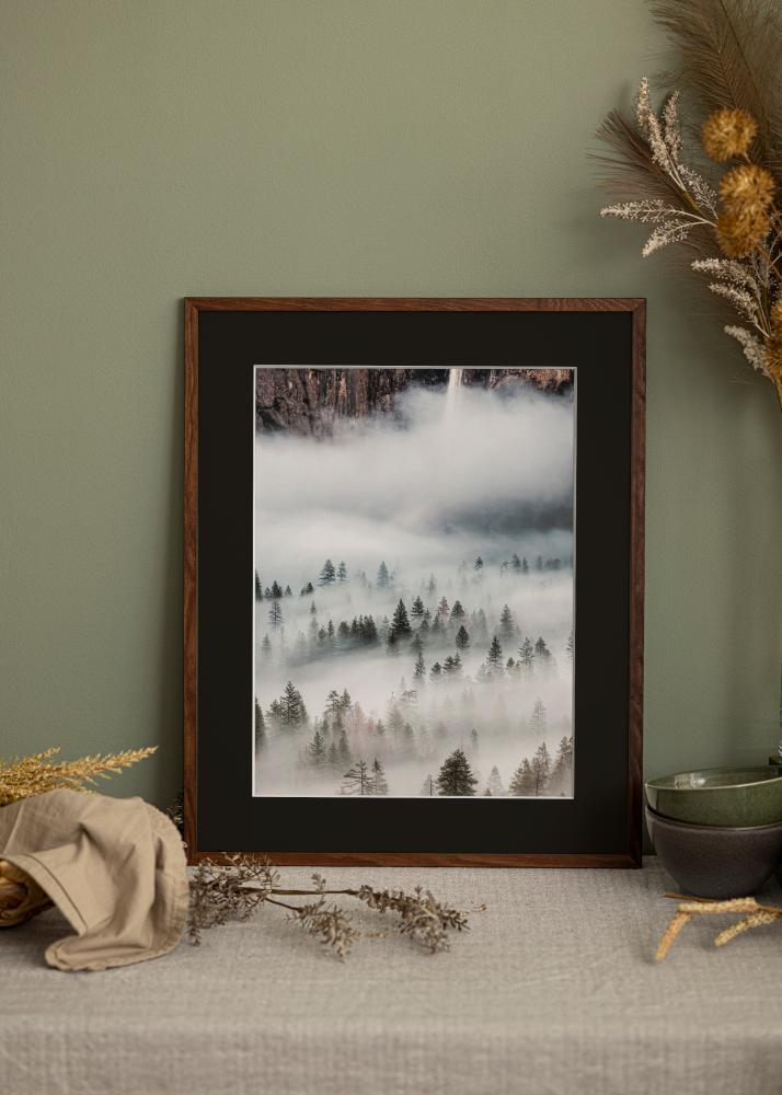 Cadre Galant Noyer 50x70 cm - Passe-partout Noir 33x56 cm